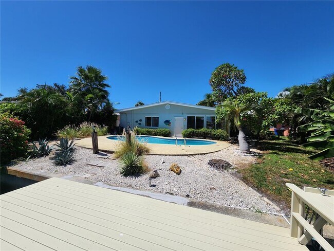Building Photo - 3790 Beach Dr SE