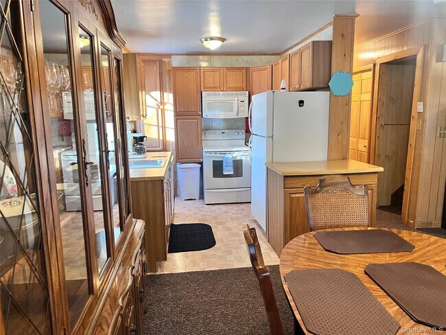 Building Photo - 13 Herlings Rd