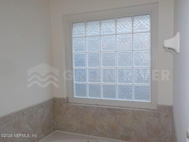 Building Photo - 1761 Oak Grove Dr S