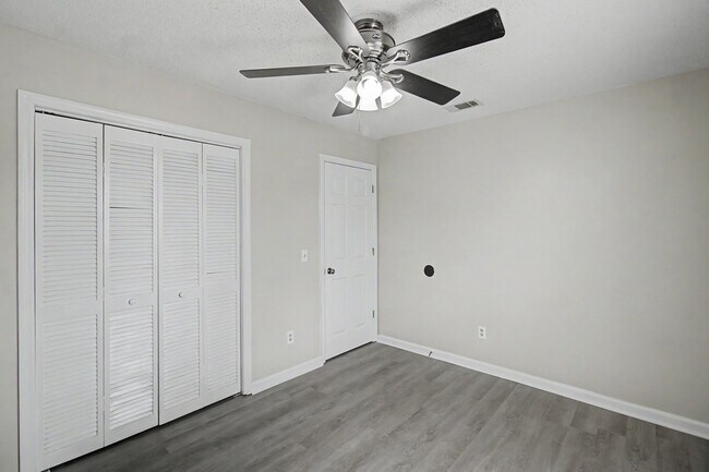 Building Photo - 1651 Latham Ct