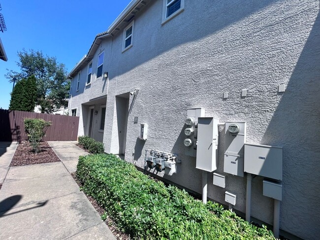 Building Photo - 201 Ferry Cir