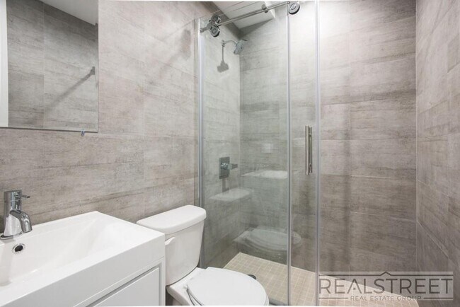 Building Photo - NEW 1 BED in Cobble Hill with Amenities!