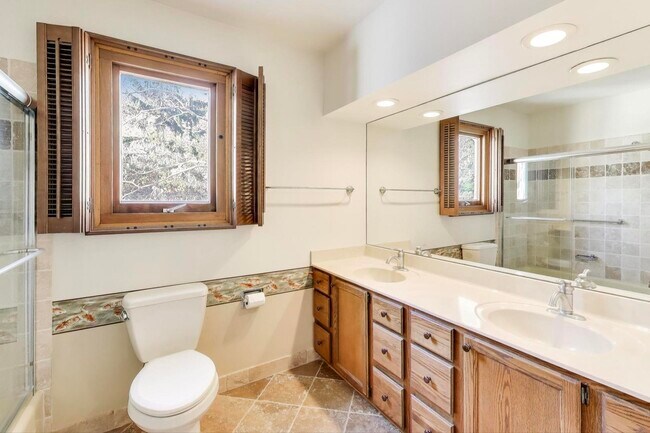 Building Photo - 1227 16th St