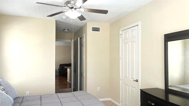 Building Photo - 7575 Kirby Dr
