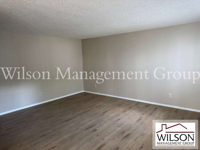 Building Photo - 2365 Oak Park Way