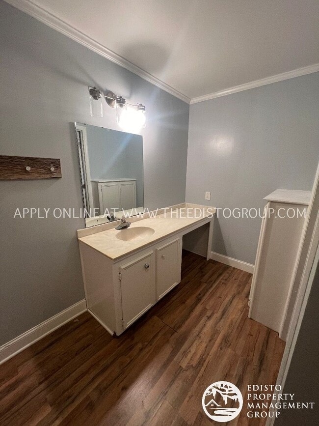 Building Photo - Spacious 2-Bedroom Country Home with Expan...