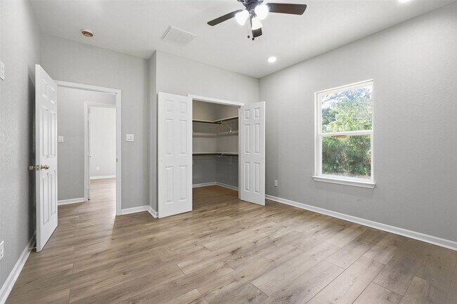 Building Photo - 1915 Ross Ave