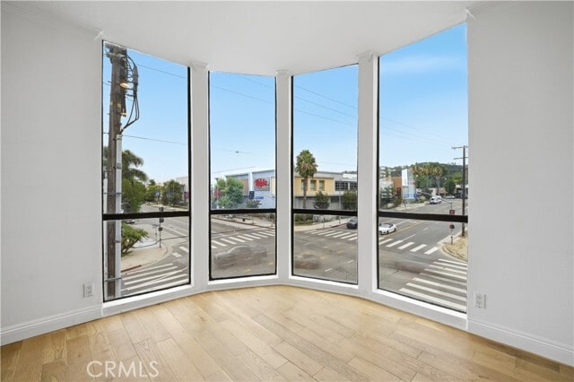 Building Photo - 14115 Moorpark St