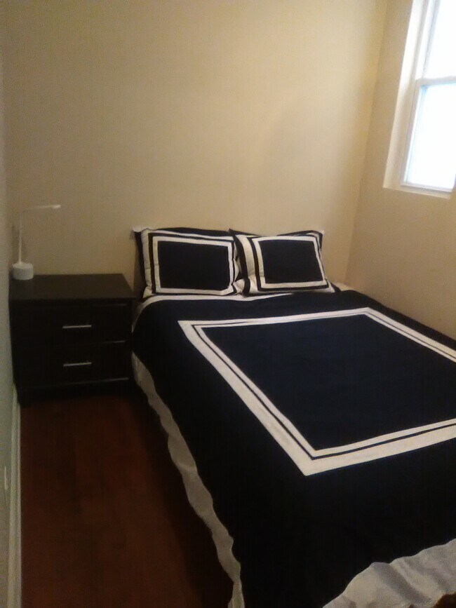 Building Photo - 1846 N Mozart St