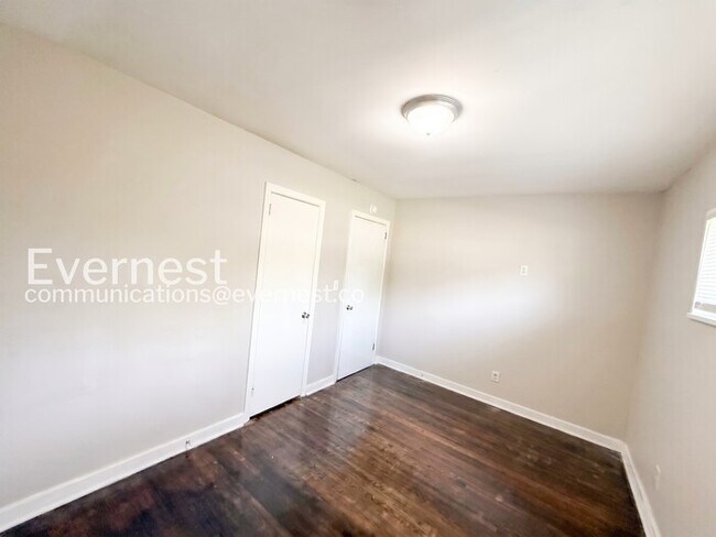Building Photo - 1232 Oakwood St