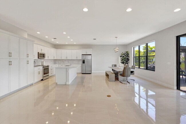Building Photo - 16608 Cove Rd