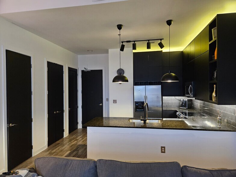 Building Photo - 711 Cosmopolitan Dr NE