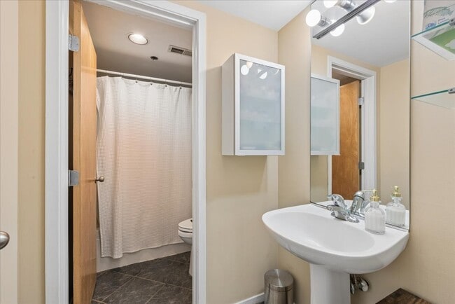 Building Photo - 2300 W Wabansia Ave