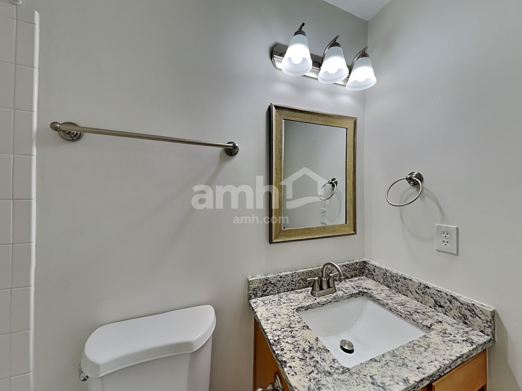 Building Photo - 1395 Ithaca Dr