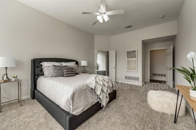 Building Photo - 5501 Fairfax Ct