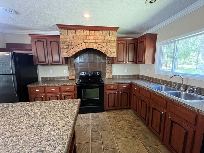 Building Photo - Country Living at it's finest! 4 Bedroom, ...
