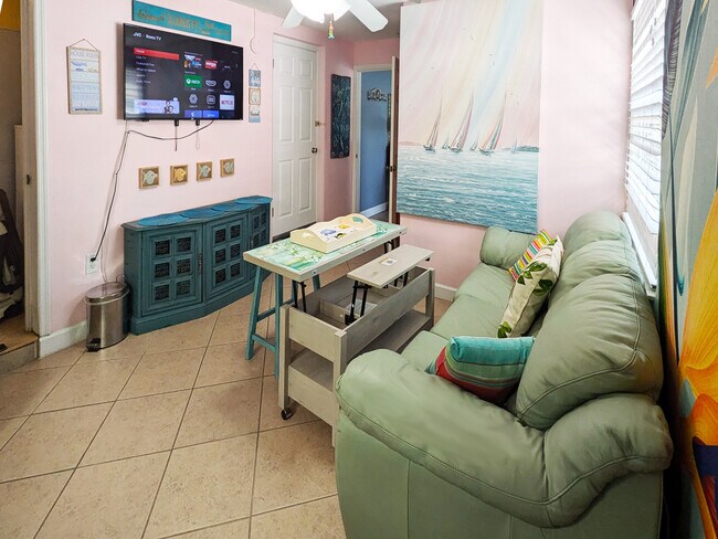 Building Photo - 814 67th St S