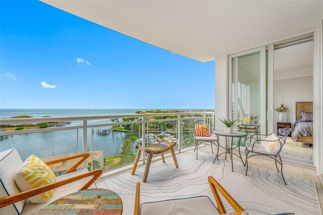 Building Photo - 1325 Snell Isle Blvd NE