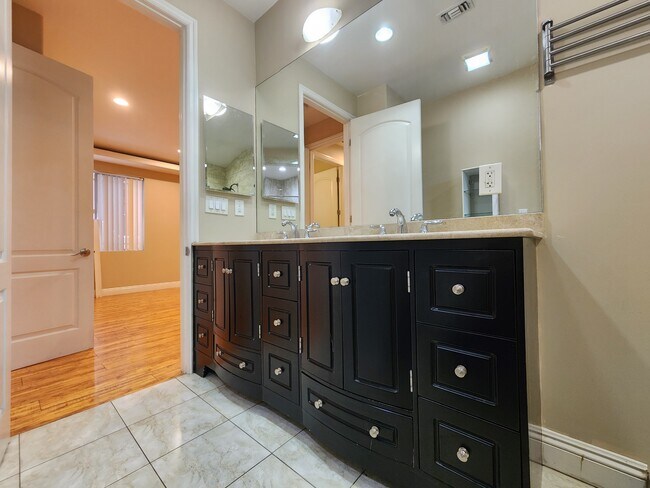 Building Photo - 11131 Sunshine Ter