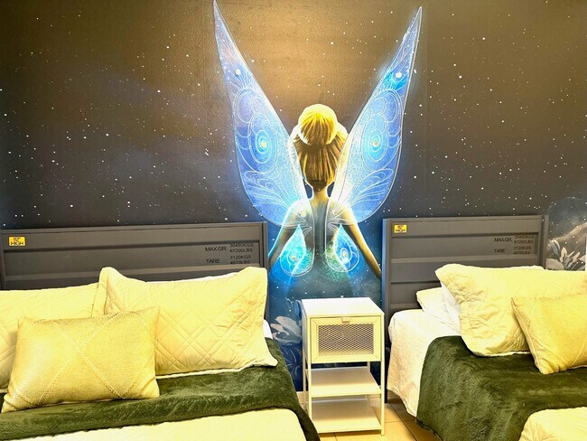 Building Photo - 333 W Shoreline Dr