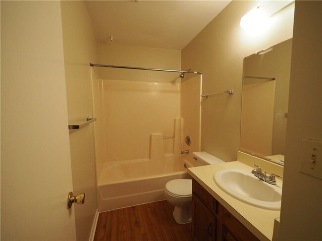Building Photo - 105 Hillside Dr