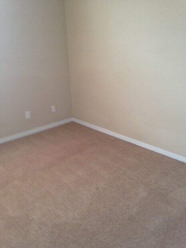 Building Photo - 5590 53rd Ave