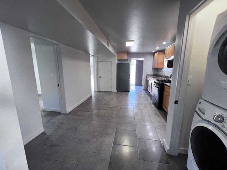 Building Photo - 1037 Peralta St