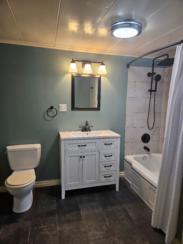 Building Photo - 641 1/2 4th Ave