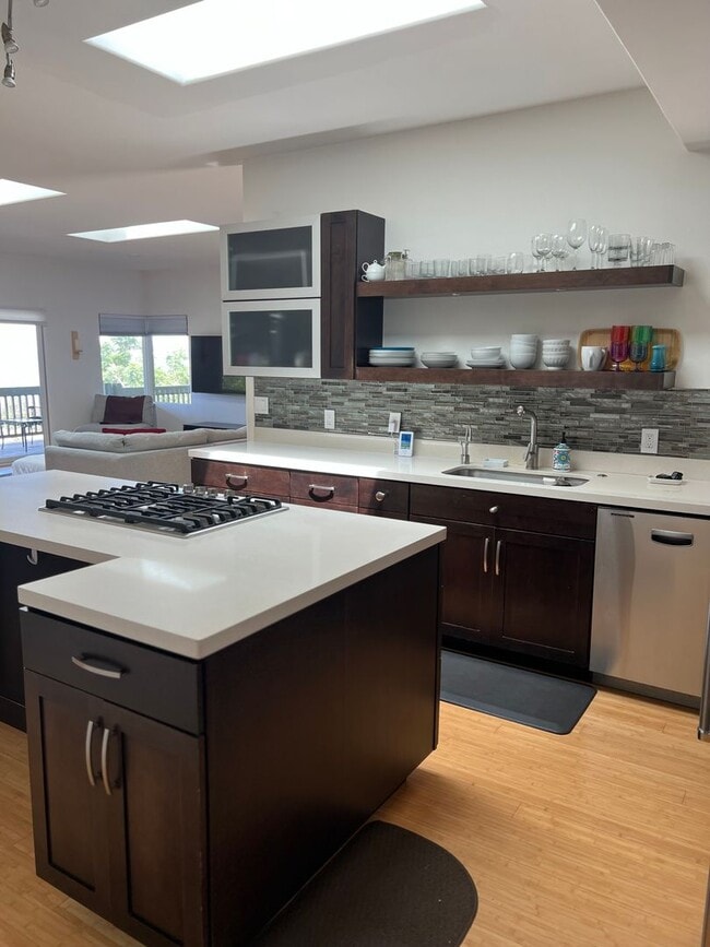 Building Photo - Furnished Kulamanu Home