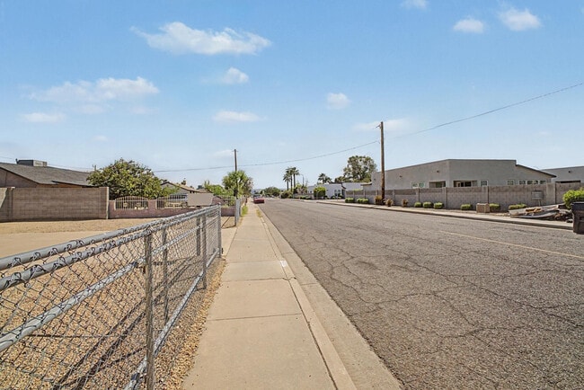 Building Photo - 2534 N 28th St