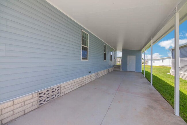 Building Photo - 1447 Whispering Pnes Lp
