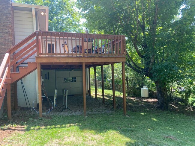 Building Photo - North AVL - Spacious Home with Large Yard ...