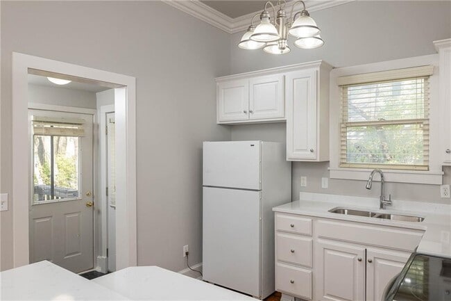 Building Photo - 349 Rollston Ave