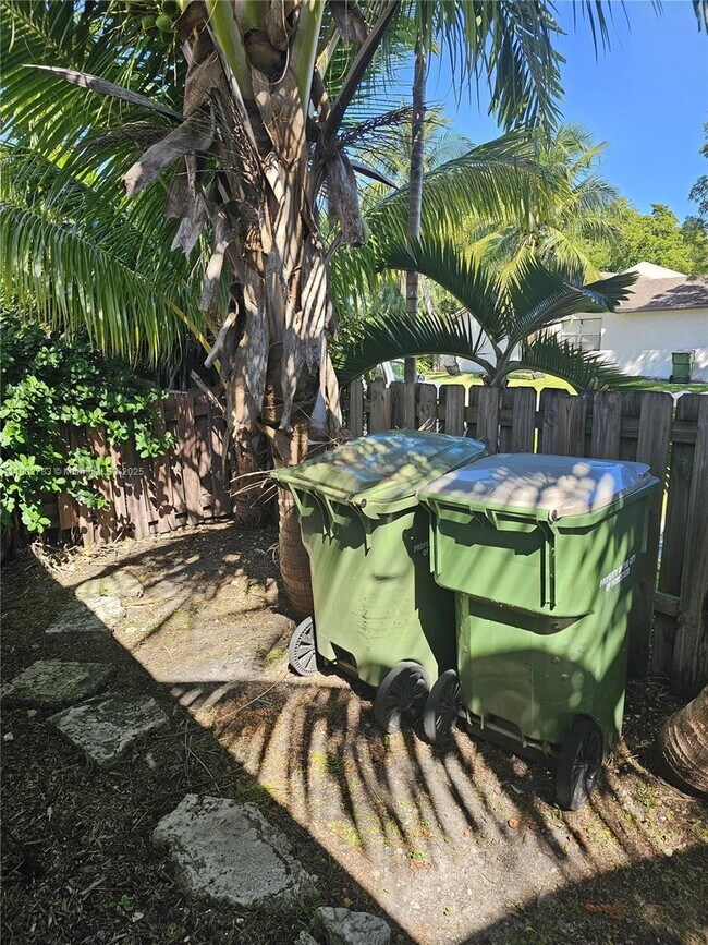 Building Photo - 1630 Sandpiper Blvd