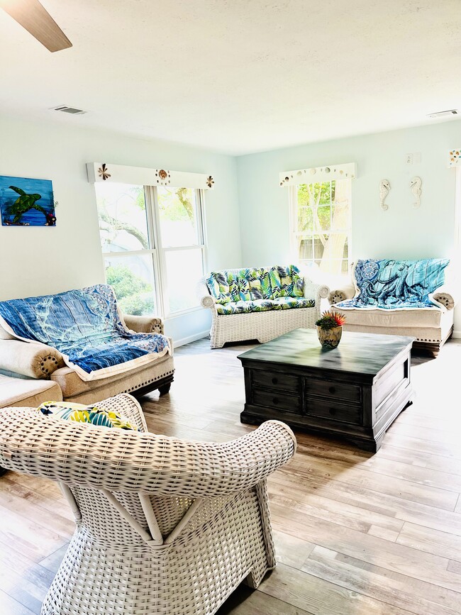 Building Photo - 905 4th Ave N