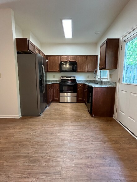 Building Photo - 45 Jacobs Ln