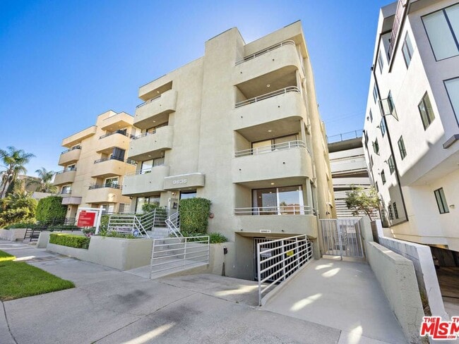Building Photo - 9836 Vidor Dr