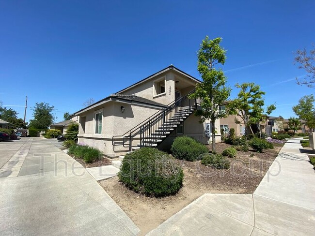Primary Photo - 2234 W Lark Ave