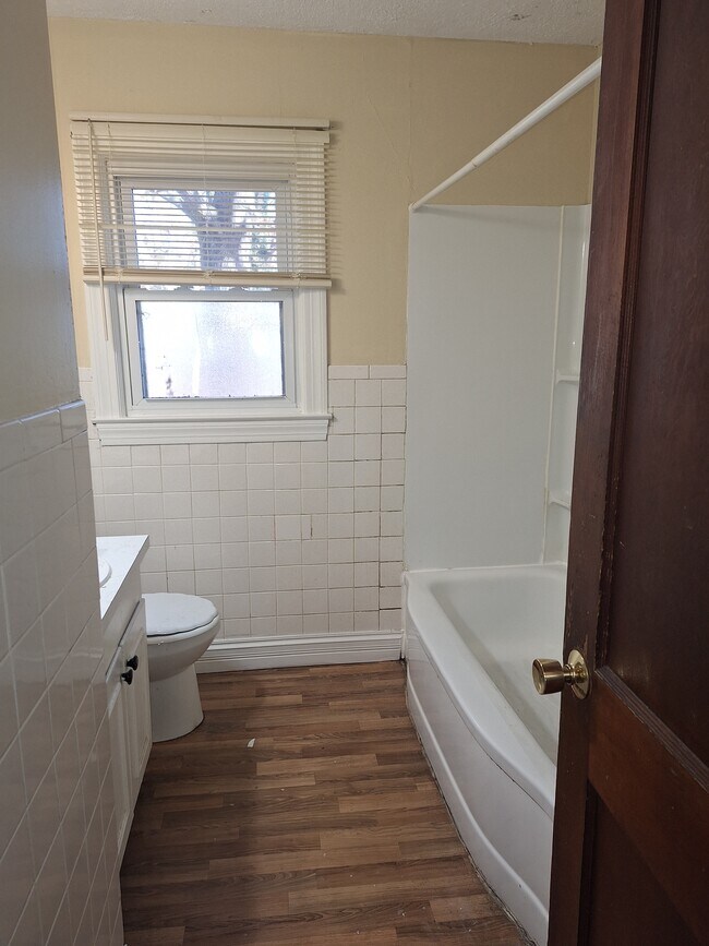 Building Photo - 505 Auburndale Ave