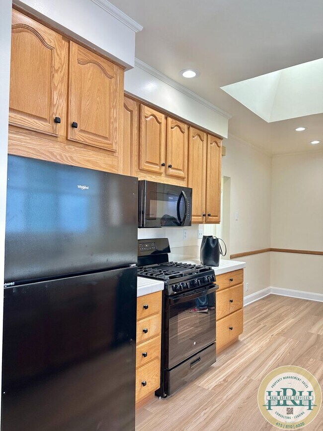 Building Photo - Charming 3BR|1.5BA Home in the Heart of th...