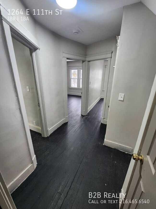 Building Photo - 1264 E 111th St