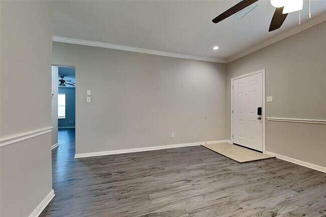 Building Photo - 10835 Barker View Dr
