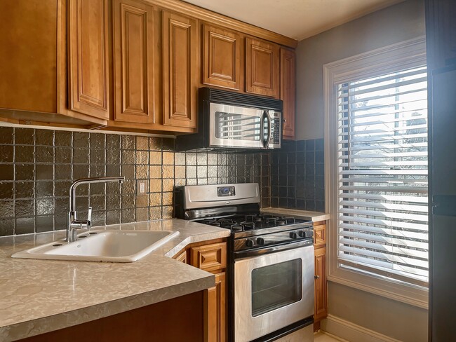 Building Photo - 559 Communipaw Ave