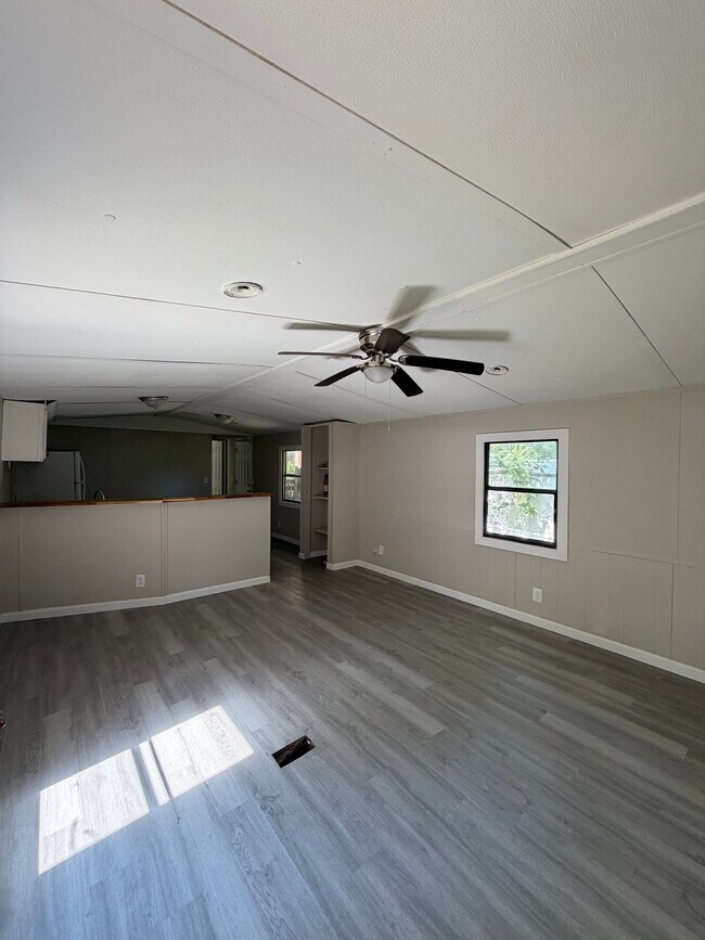 Building Photo - 0 Acorn Village Ln