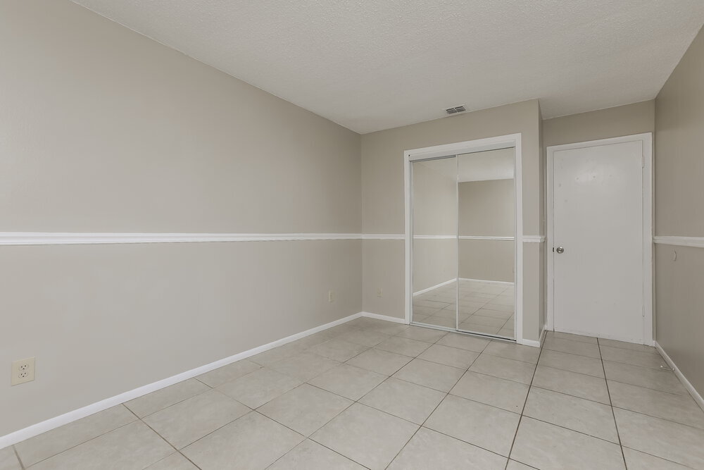 Building Photo - 1448 La Paloma Cir