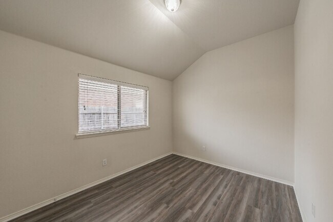 Building Photo - 636 Saddleway Dr