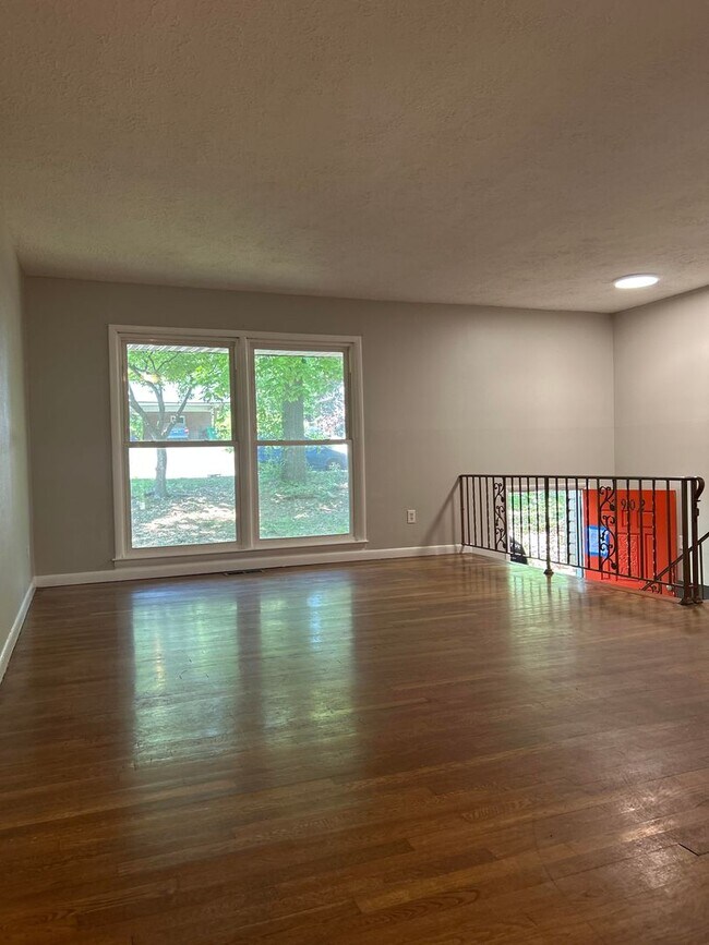 Building Photo - 4 Bed 2 Bath in Decatur!