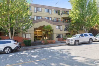 Building Photo - Wallingford one-bedroom one bath, includes...