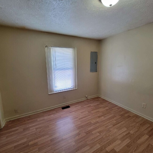 Building Photo - East side 4 Bedroom