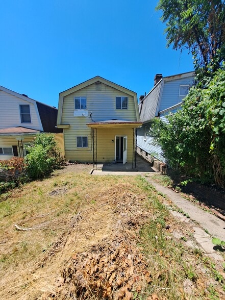 Building Photo - 205 Dengler St